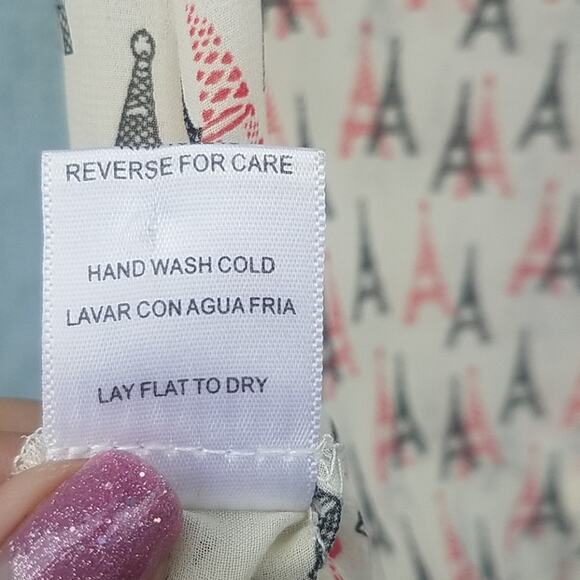 Eiffel Tower Print Sheer Tank w/ Pockets & Buttons - Picture 9 of 11